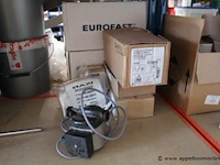 Inhoud van het rek wo. diverse sanitaire benodigdheden wo. vaillant, geberit - afbeelding 11 van  13
