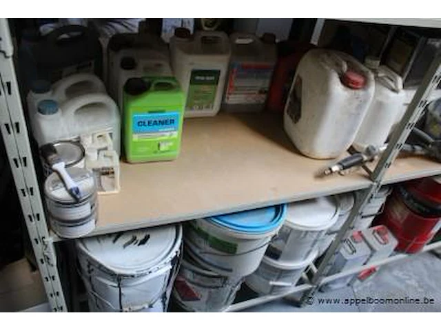 Inhoud van het rek wo. verven, cleaners, etc - afbeelding 2 van  8