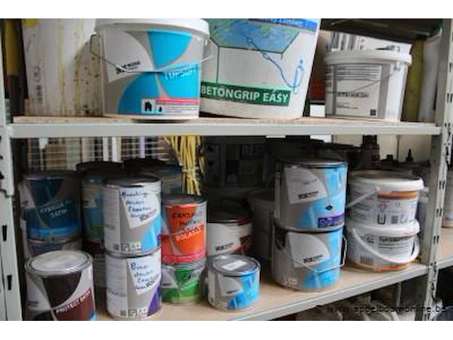 Inhoud van het rek wo. verven, cleaners, etc - afbeelding 3 van  8