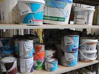 Inhoud van het rek wo. verven, cleaners, etc - afbeelding 3 van  8