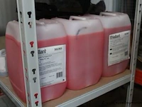 Inhoud van het rek wo. verven, cleaners, etc - afbeelding 4 van  8