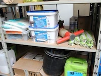 Inhoud van het rek wo. verven, cleaners, etc - afbeelding 5 van  8