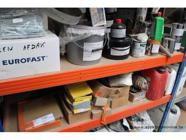 Inhoud van het rek wo. verven, cleaners, etc - afbeelding 6 van  8