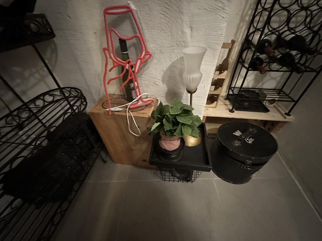 Inhoud wijnkamer - afbeelding 2 van  3