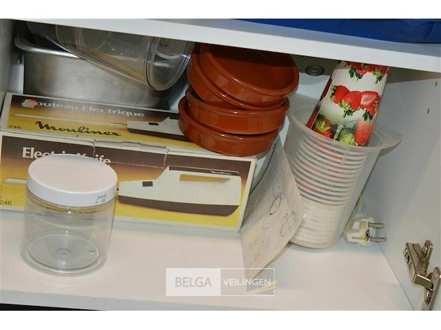 Inhoud witte kast - afbeelding 4 van  5