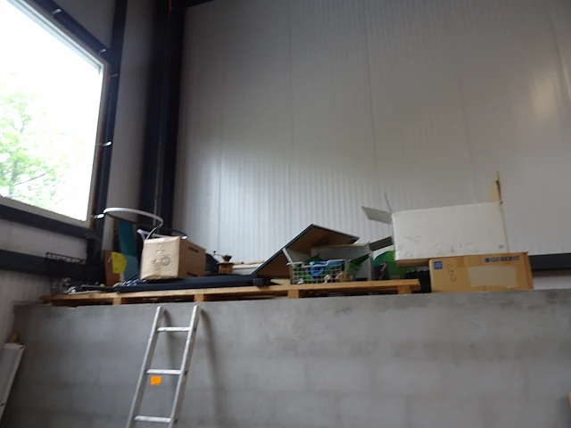 Inhoud zolder - afbeelding 1 van  7