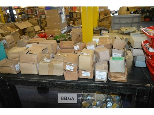 Inhoudtafel div bouten - afbeelding 1 van  6