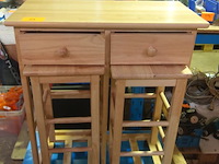 Inklapbaar houten tafeltje met 2 krukken - afbeelding 1 van  2