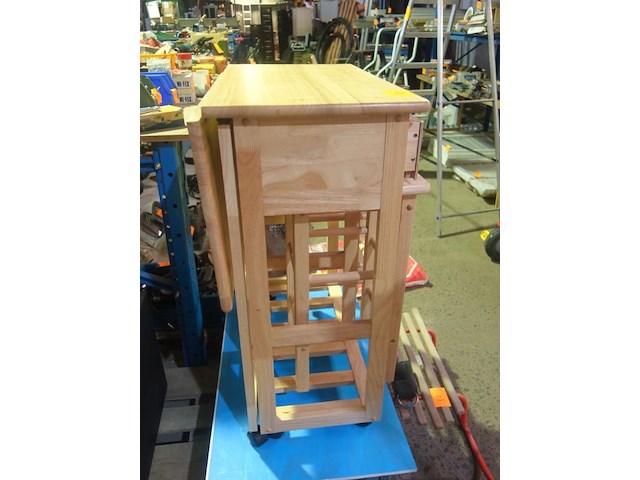 Inklapbaar houten tafeltje met 2 krukken - afbeelding 2 van  2