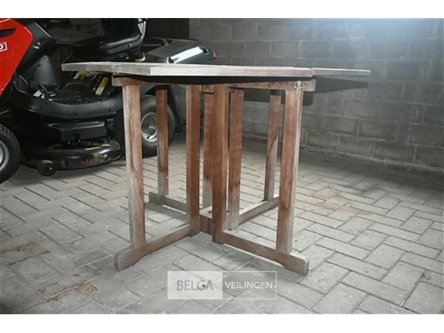 Inklapbare houten tuintafel - afbeelding 3 van  8