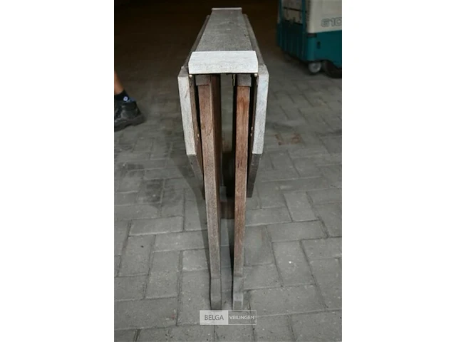 Inklapbare houten tuintafel - afbeelding 7 van  8