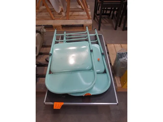 Inklapbare tafel + 2x metalen stoel - afbeelding 1 van  3
