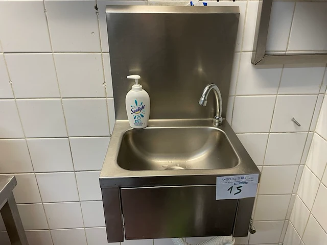 Inox handwastafel met kniebediening - afbeelding 1 van  2