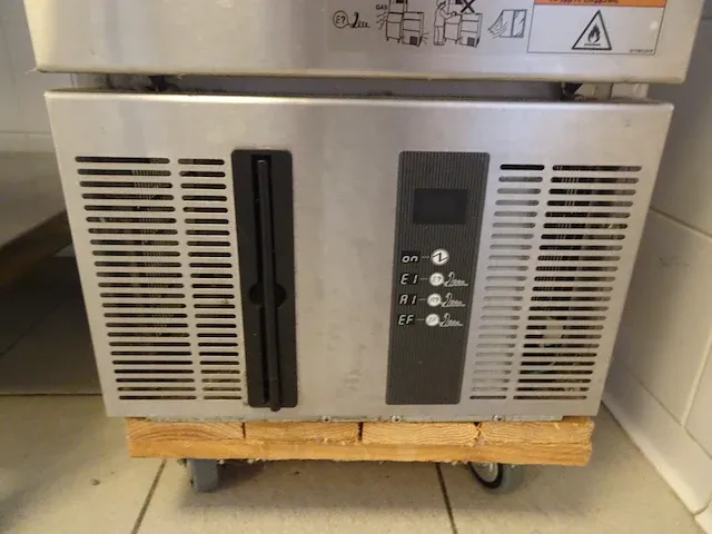 Inox ijsblokmachine hishozaki - afbeelding 3 van  5