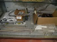 Inox keukenmengkraan, partij handvaten, doos met diverse deurklinken - afbeelding 1 van  7