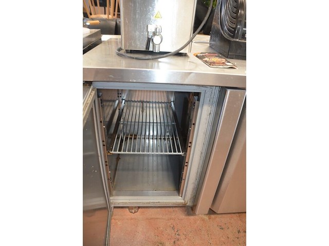 Inox koelwerkbank topcold 3 deuren afm. 1,80m x 0,70m - afbeelding 6 van  6