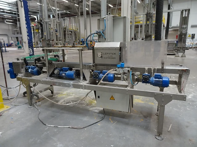 Inox productielijn lenssen vul-en sluittechniek - afbeelding 3 van  7