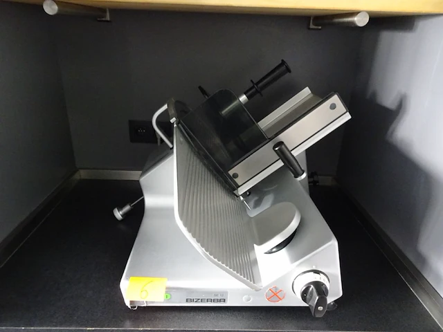 Inox snijmachine bizerba - afbeelding 1 van  3