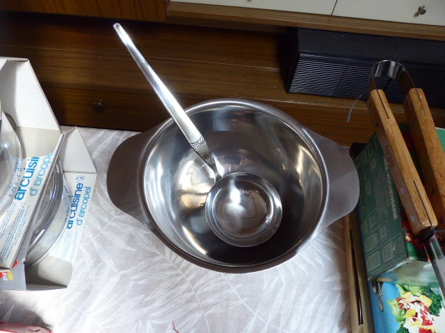 Inox soepterine met lepel - afbeelding 2 van  2