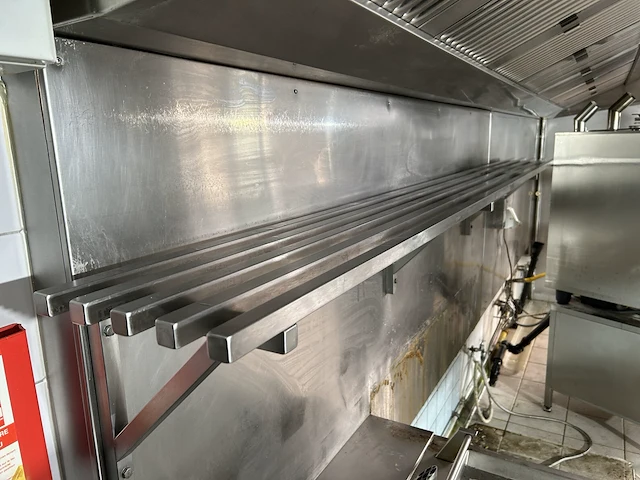 Inox wand 496x120cm h + rek - afbeelding 1 van  3