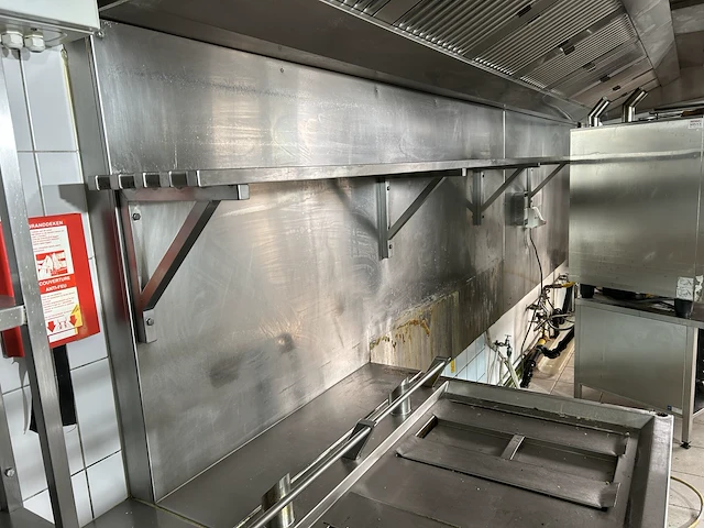 Inox wand 496x120cm h + rek - afbeelding 2 van  3