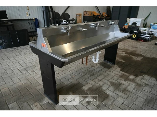 Inox wasbak met 6 kraantjes - afbeelding 1 van  7