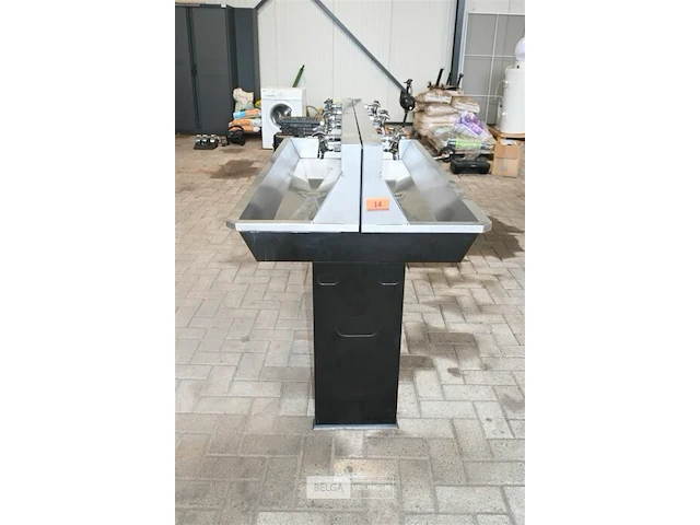 Inox wasbak met 6 kraantjes - afbeelding 2 van  7