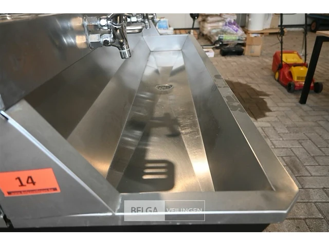 Inox wasbak met 6 kraantjes - afbeelding 6 van  7