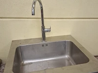 Inox wastafel met kraan - afbeelding 1 van  1