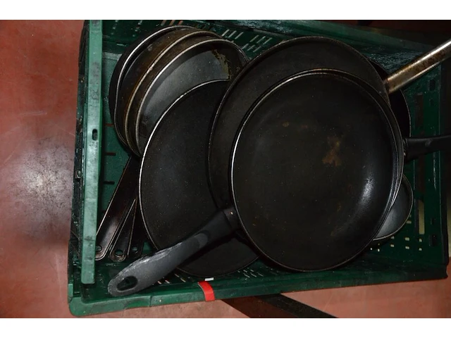 Inox werktafel 1,20 m, 10 steelpannen (19,28) - afbeelding 5 van  5