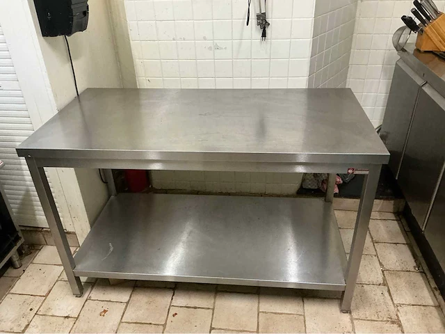 Inox werktafel met messen - afbeelding 2 van  2