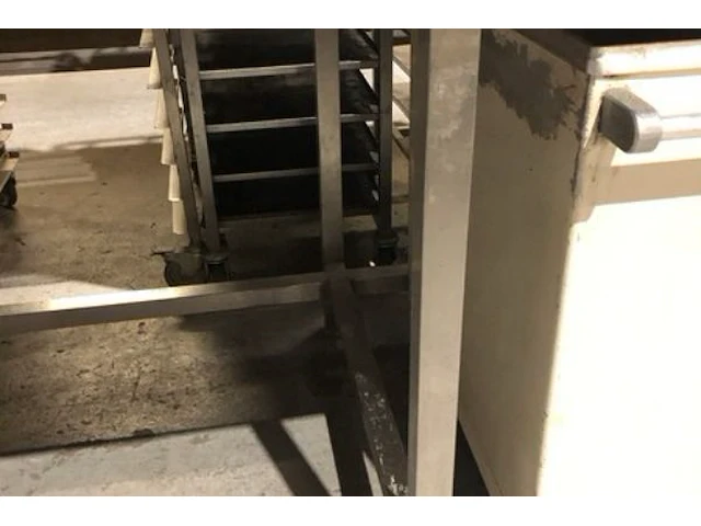 Inox werktafel - afbeelding 2 van  3