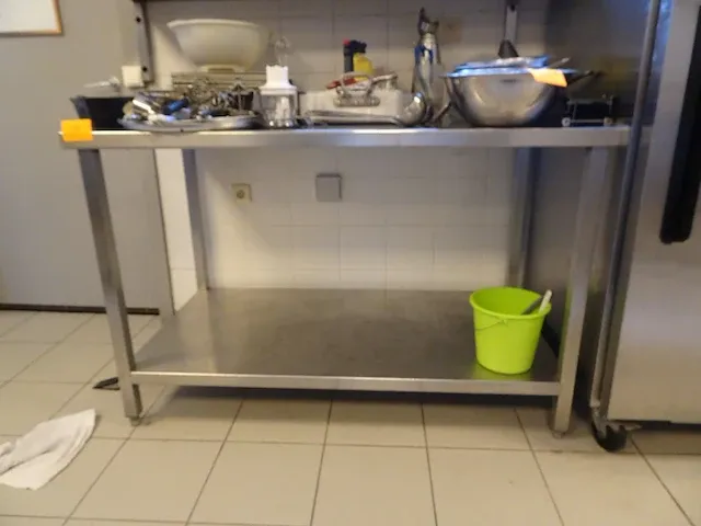 Inox werktafel - afbeelding 1 van  3