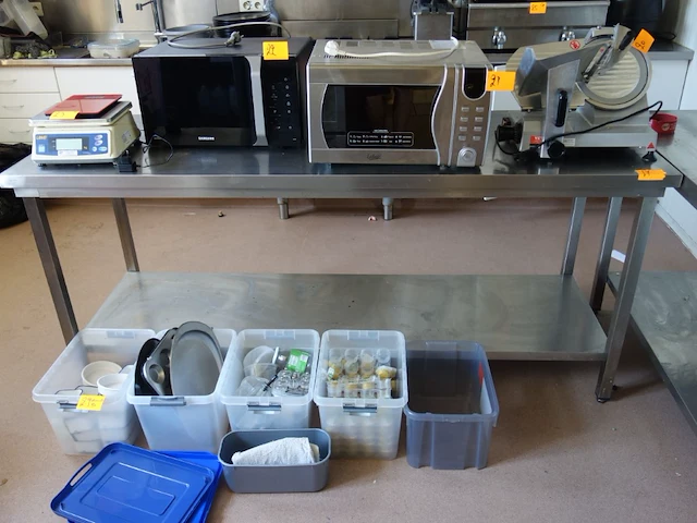 Inox werktafel - afbeelding 1 van  2