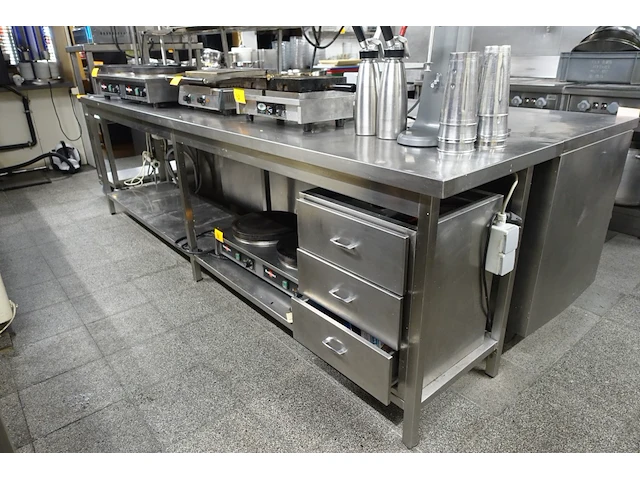 Inox werktafel - afbeelding 1 van  3