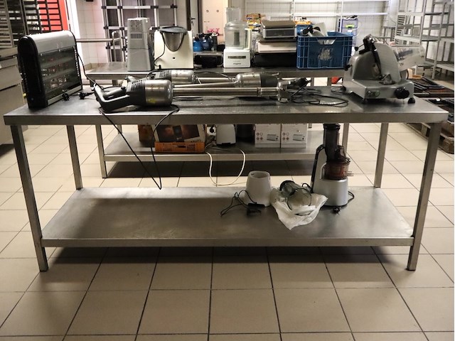Inox werktafel - afbeelding 2 van  3