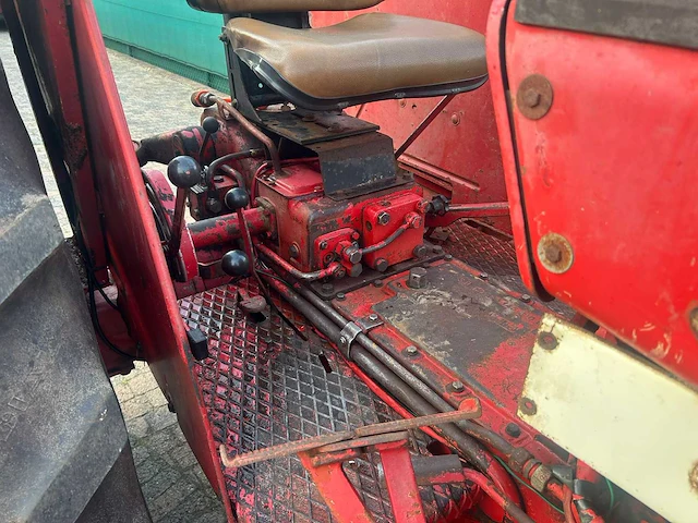 International harvester 644f tweewielaangedreven landbouwtractor - afbeelding 6 van  18