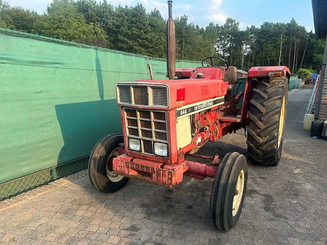 International harvester 644f tweewielaangedreven landbouwtractor - afbeelding 11 van  18