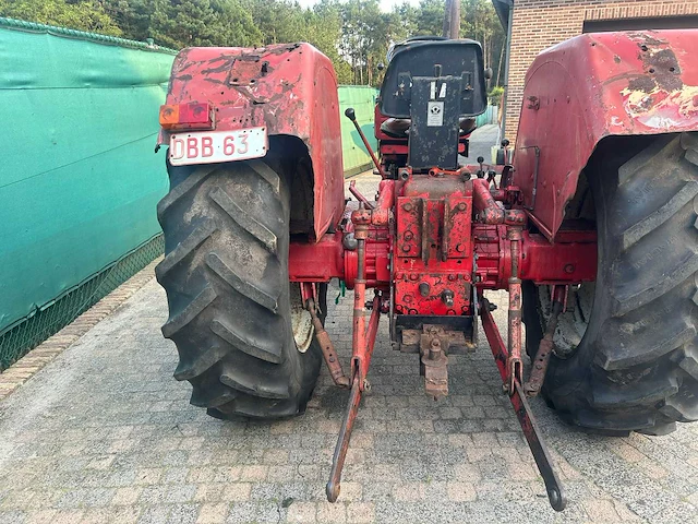 International harvester 644f tweewielaangedreven landbouwtractor - afbeelding 15 van  18