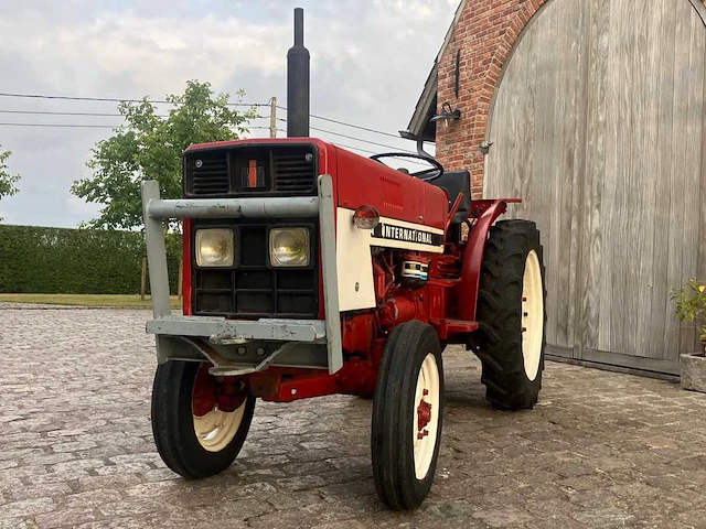International harvester oldtimer smalspoortractor - afbeelding 8 van  15