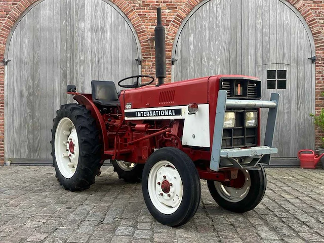 International harvester oldtimer smalspoortractor - afbeelding 10 van  15
