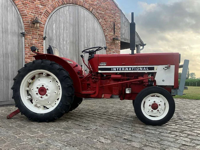 International harvester oldtimer smalspoortractor - afbeelding 11 van  15