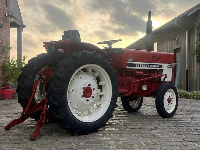 International harvester oldtimer smalspoortractor - afbeelding 12 van  15