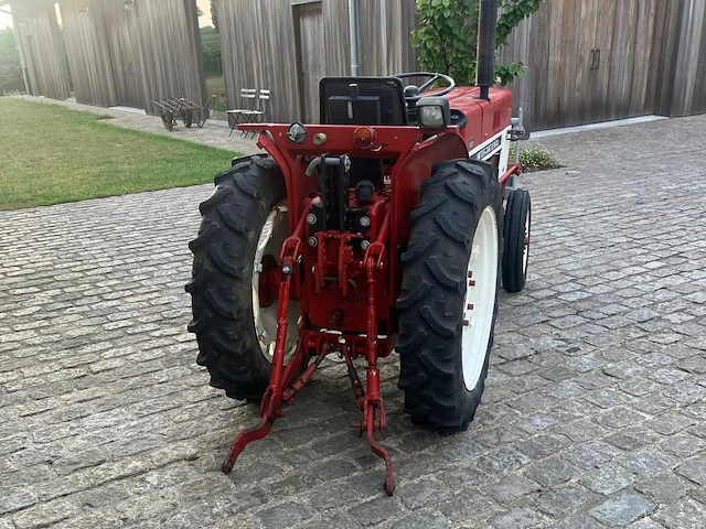 International harvester oldtimer smalspoortractor - afbeelding 13 van  15