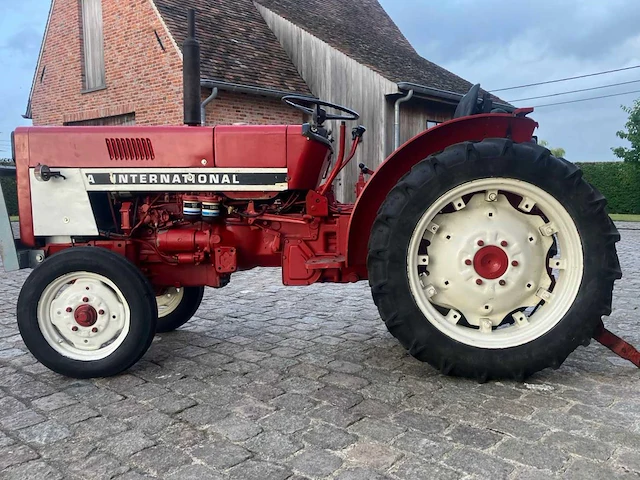 International harvester oldtimer smalspoortractor - afbeelding 14 van  15