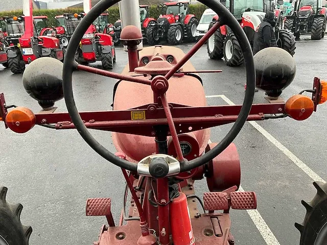 International m - oldtimer tractor- 1949 - afbeelding 4 van  18