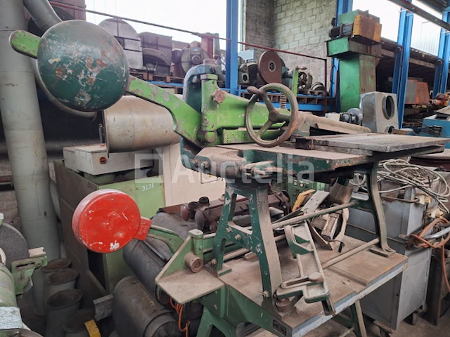 [interne ref: nn013] 2 tafels met handmatige schaar - afbeelding 1 van  8