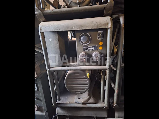 [interne ref: s1467] 6 oude militaire generatorset siemens 1150x480x720mm - afbeelding 2 van  6