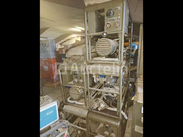 [interne ref: s1467] 6 oude militaire generatorset siemens 1150x480x720mm - afbeelding 6 van  6