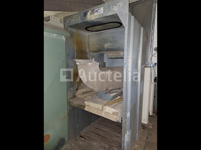 [interne referentie: nn018] kleine spuitcabine - afbeelding 1 van  3